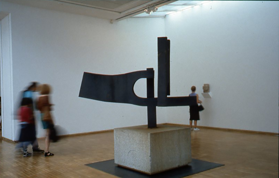 chillida_biografia_425.jpg