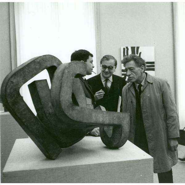 Alberto Giacometti y Jacques Dupin en la Galería Maeght de París