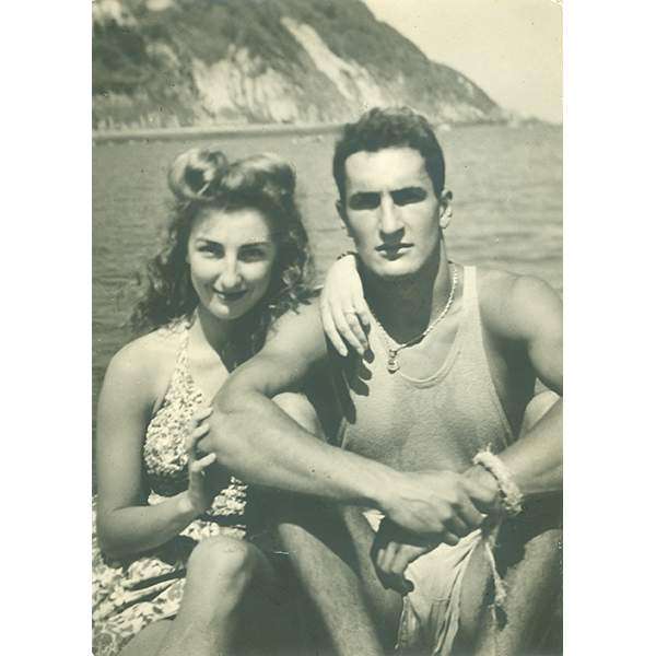 Chillida and his wife, Pilar Belzunce, at La Concha, San Sebastian