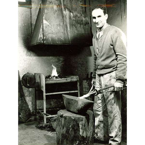 Chillida in his workshop in Hernani