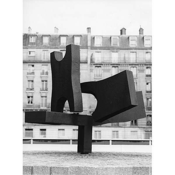 Peine del viento VI [Comb of the Wind VI] at UNESCO, Paris