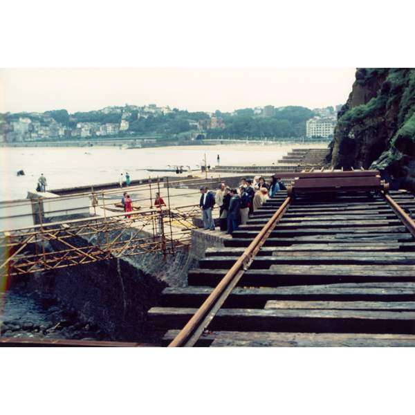 Installation of Peine del Viento [Comb of the Wind]