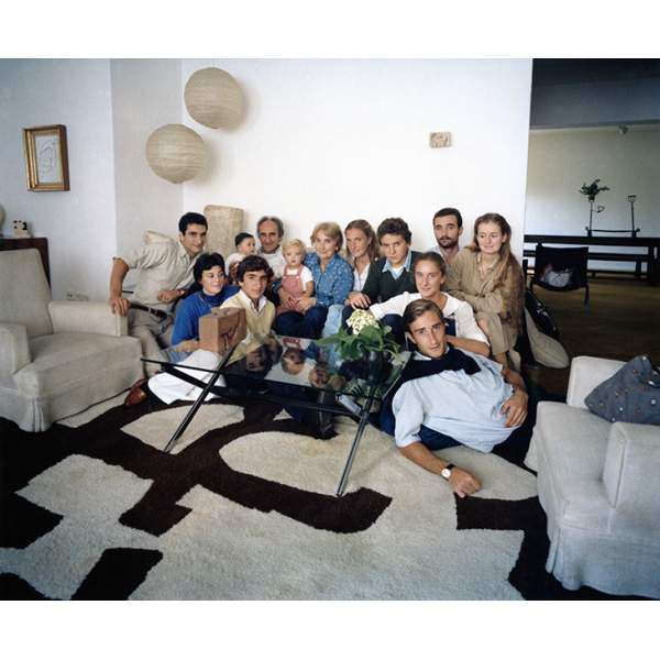 The Chillida Belzunce family photographed by Catalá-Roca in Villa Paz, San Sebastian