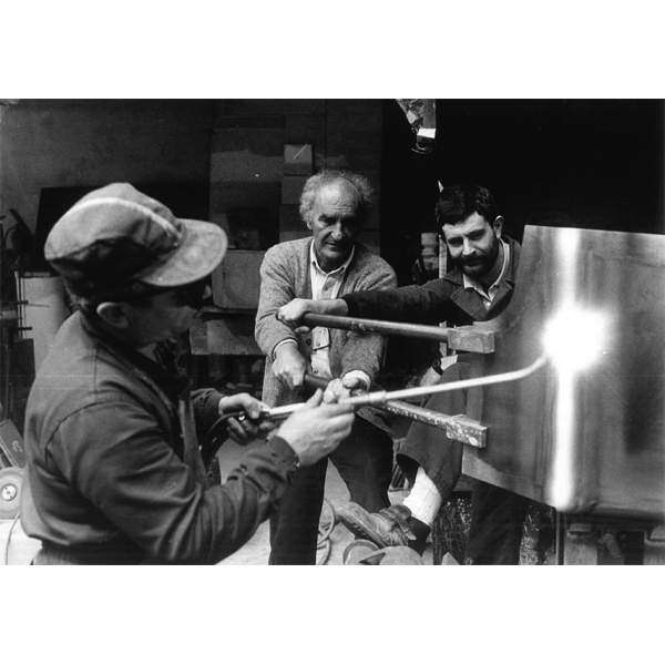 With his helpers Marcial Vidal and Fernando Mikelarena in his workshop of Villa Ingeborg, San Sebastian