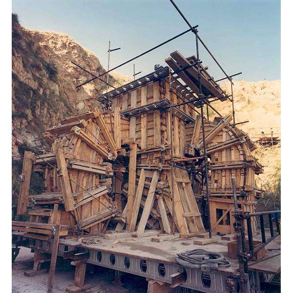 Formwork of Elogio del Agua [In Praise of Water] in the Creueta del Coll park in Barcelona