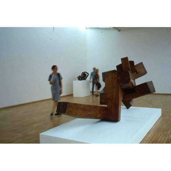 Abesti gogorra I [Rough Chant I] at the retrospective in the Galerie nationale du Jeu de Paume, Paris