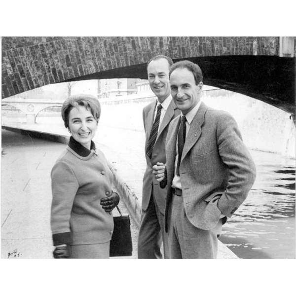 Chillida eta Pilar, Pablo Palazuelorekin. Paris, 1956 / Foto Budd